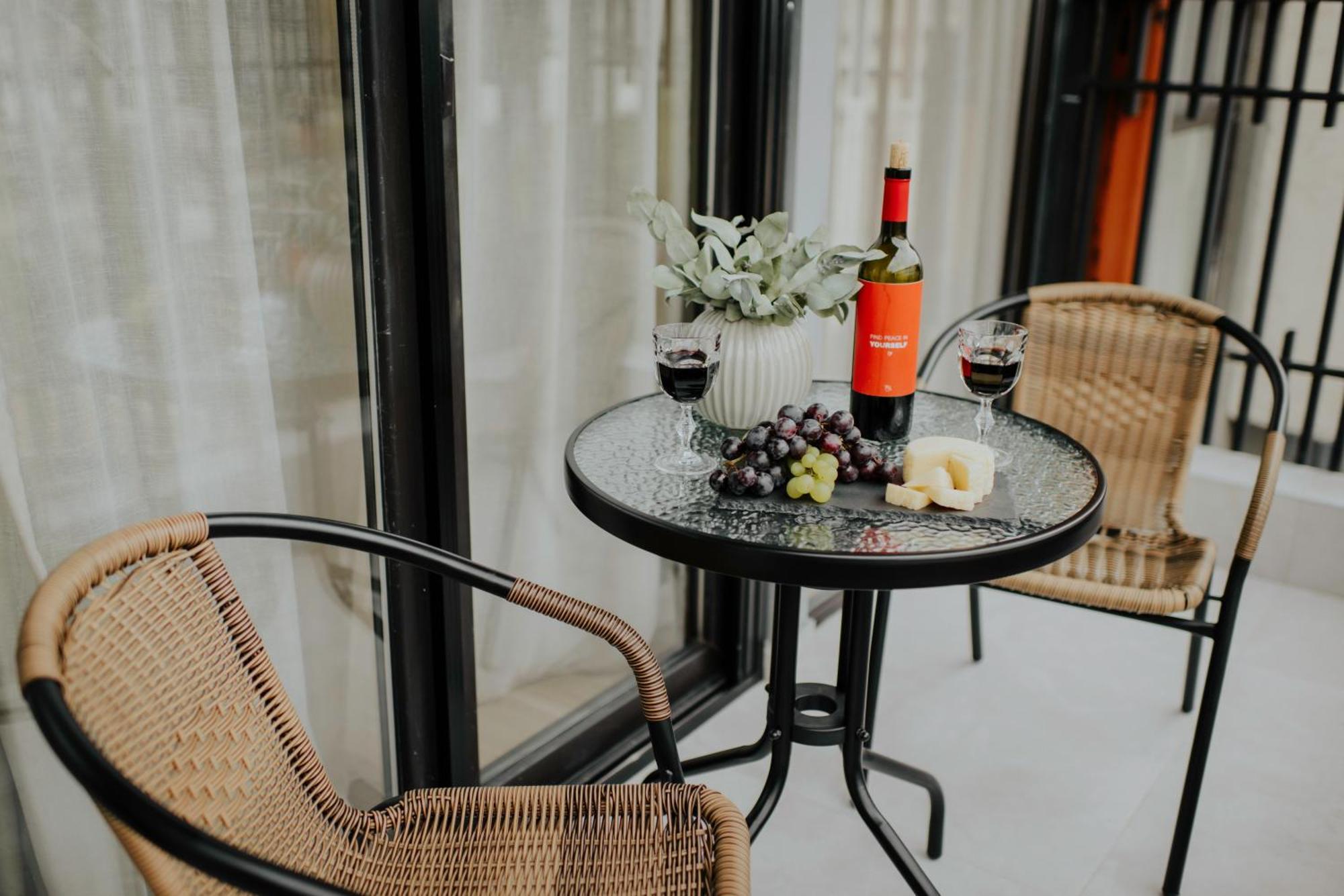 Skyline Luxury Suites Tbilisi ภายนอก รูปภาพ